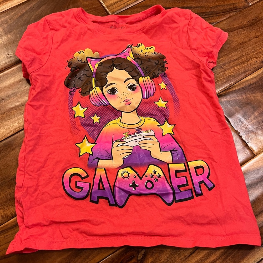 Girl’s the children’s place place gamer t-shirt. Size 7/8